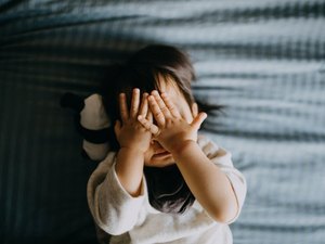 Isolamento social pode desencadear depressão em crianças, diz estudo
