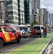 Acidente entre moto e van deixa homem ferido na Av. Doutor Antônio Gouveia