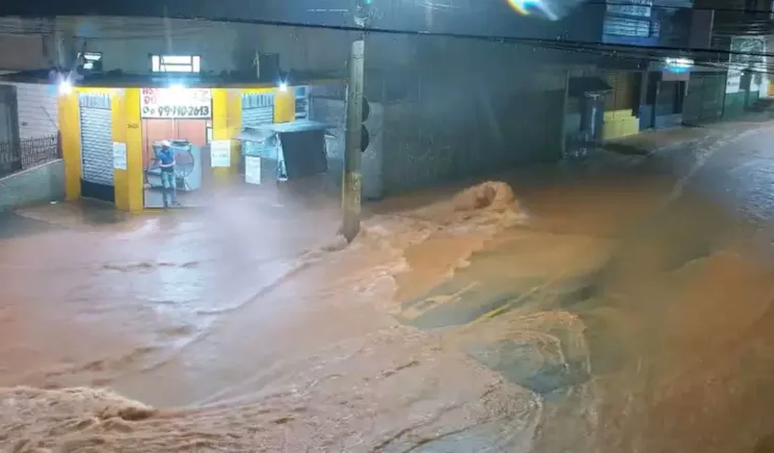 Chuva deixa ao menos 14 mortos e 440 desabrigados em Juiz de Fora