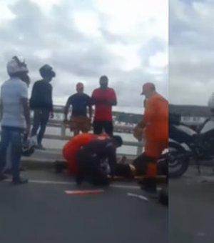 Motociclista sofre múltiplas fraturas após acidente na Ponte Divaldo Suruagy