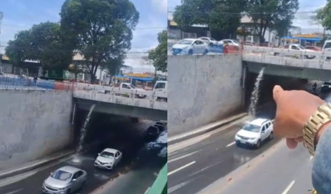 [Vídeo] Homem se revolta após passar por baixo de viaduto e levar banho de esgoto em Maceió