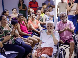 Prefeitura entrega 60 cadeiras de rodas para APAE, Pestalozzi e Credefipi