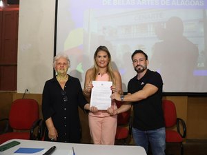 Secult assina ordem de serviço para reforma do Cenarte e garante retorno das aulas