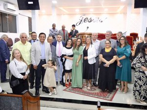 Tia Júlia, Júlio Cezar e secretários prestigiam culto em ação de graças aos 136 anos de Emancipação Política de Palmeira