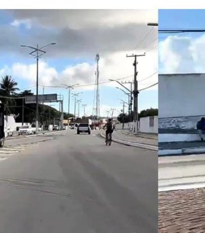 Carro e micro-ônibus de transporte alternativo colidem na Av. Gustavo Paiva