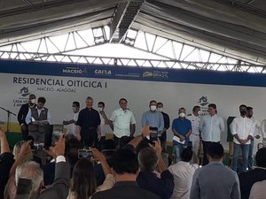 Vereadores por Maceió são vaiados em evento com Bolsonaro