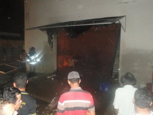 Incêndio provoca destruição em um supermercado de Arapiraca