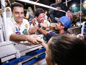 ''Rodrigo Cunha vai crescer ainda mais nas pesquisas para governador'', diz JHC em caravana