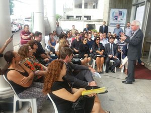 Membros e servidores do MPE fazem ato contra contra PLP 257/16, que prevê demissões