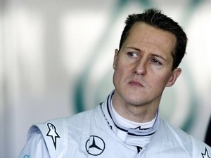 Michael Schumacher deixa hospital na Suíça