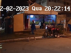 Câmera de segurança mostra suspeitos de assassinar entregador no Benedito Bentes