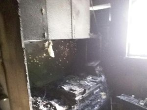 Curto circuito em eletrônico causa incêndio em apartamento