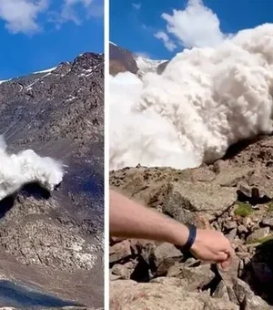 Turista filma e é atingido por avalanche de neve em montanha; vídeo