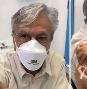 Caetano Veloso é vacinado contra covid-19 e celebra: 'Chegou a data'