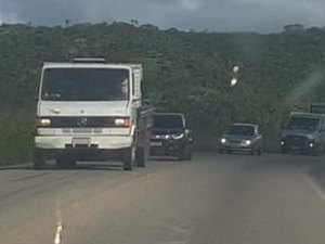 Moradores do Rio Largo fecham BR-104 em protesto