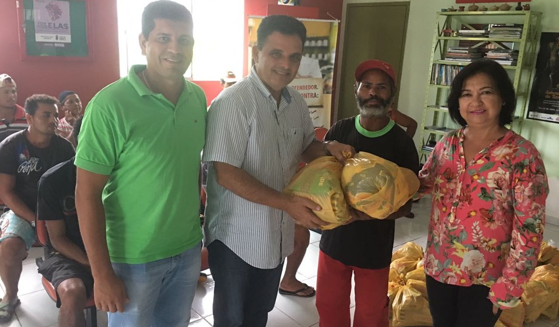 Catadores recebem cestas básicas da Prefeitura de União dos Palmares