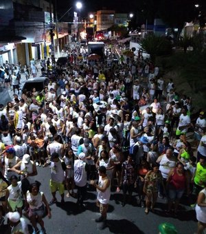 Bloco Mandacaru anima centenas de foliões no Centro de Arapiraca