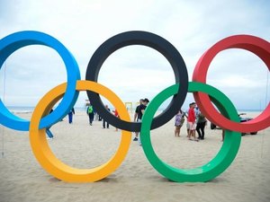 Copacabana ganha escultura de arcos olímpicos a duas semanas dos Jogos