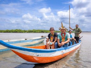 Prefeitura de Maceió doa barcos para famílias venezuelanas da etnia Warao