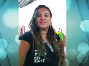 Mulher morre vítima de choque após colocar celular para carregar