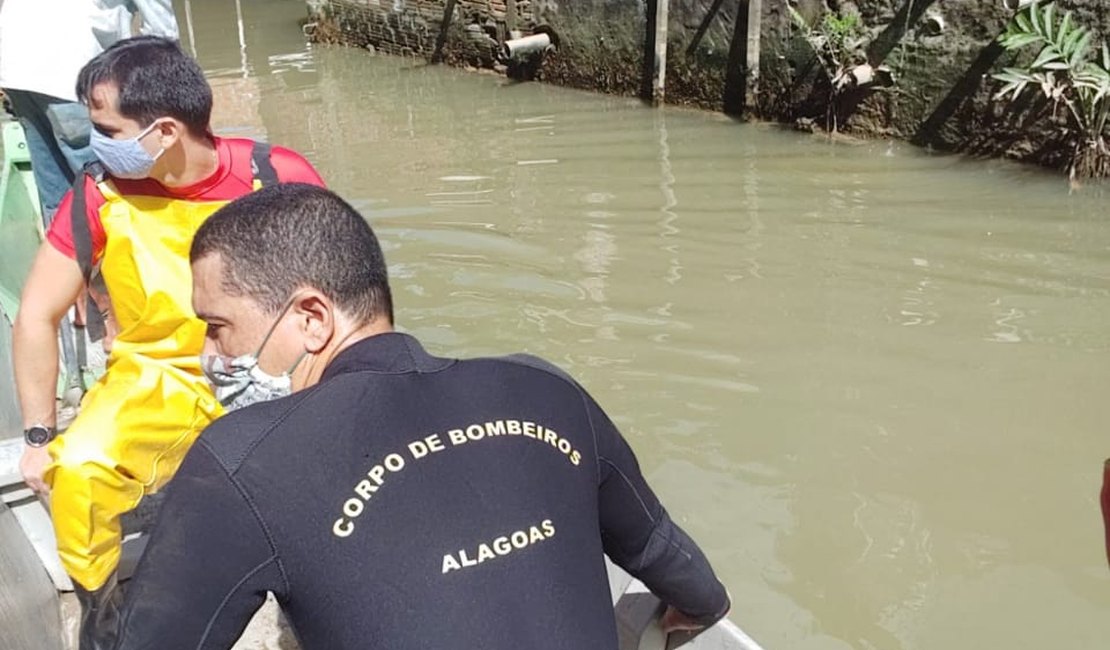 Bombeiros fazem buscas por adolescente que desapareceu na Lagoa Mundaú
