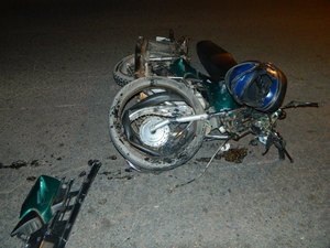 Motorista invade via contrária e mata motociclista