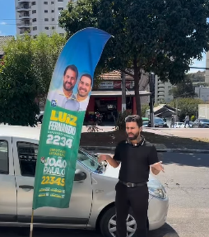 Comerciante viraliza nas redes ao retirar propaganda eleitoral em frente à sua barbearia