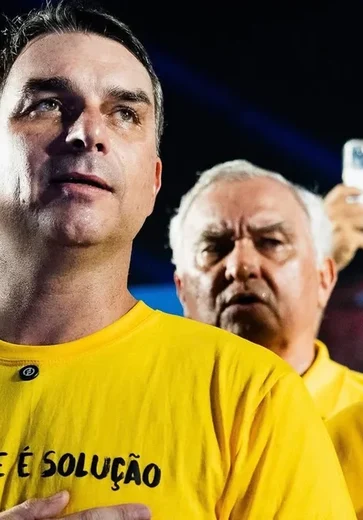 Flávio Bolsonaro pode escolher o candidato a governador de Alagoas nas próximas horas