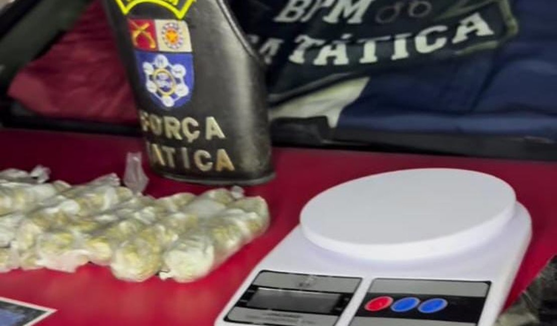 Homem é preso com maconha, oito garrafas de loló e cocaína no Jacintinho