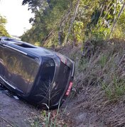 Taxista perde controle da direção e capota veículo na AL-105, em Boca da Mata