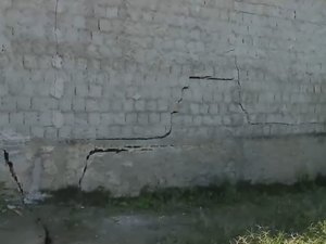 Após chuvas, rachaduras assustam população do bairro Padre Cícero no Pilar