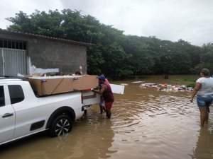 Rio Comandatuba transborda e deixa desalojados em Porto Calvo