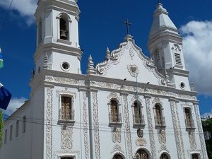 Juiz proíbe candidatos usarem veículos locados pela prefeitura de Água Branca