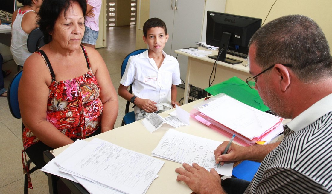 Bonificação do Governo de Alagoas contempla mais de 21 mil servidores da Educação