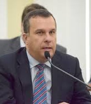 Filiação de Bolsonaro ao PL força deputado federal alagoano a escolher entre Renan Filho e Collor