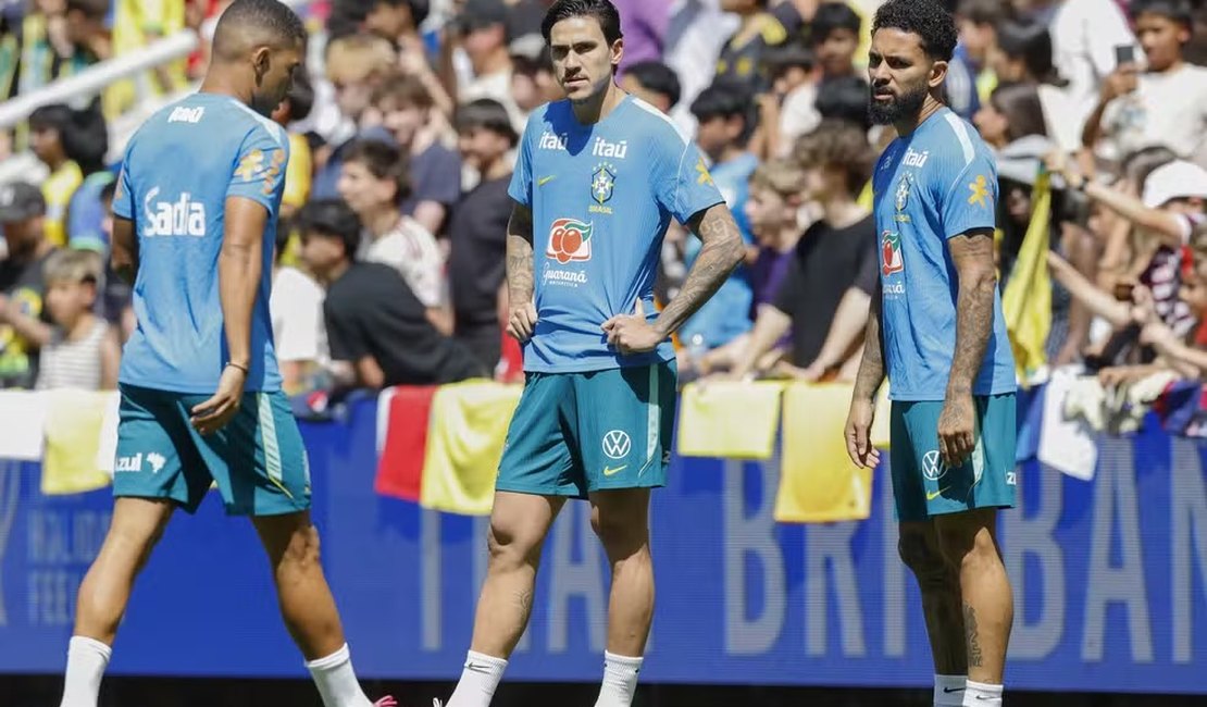 Ancelotti observa time com Pedro na vaga de Raphinha e mais sete mudanças