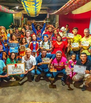 Grupos de dança de Arapiraca são homenageados pela Prefeitura