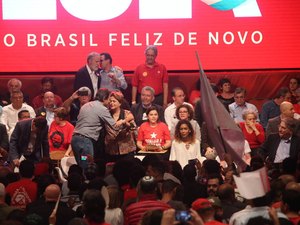 Lula pede a petistas que façam pacto de não-agressão com Ciro