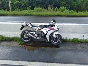 [Vídeo] Motociclista morre após sobrar em curva após a Ponte Divaldo Suruagy