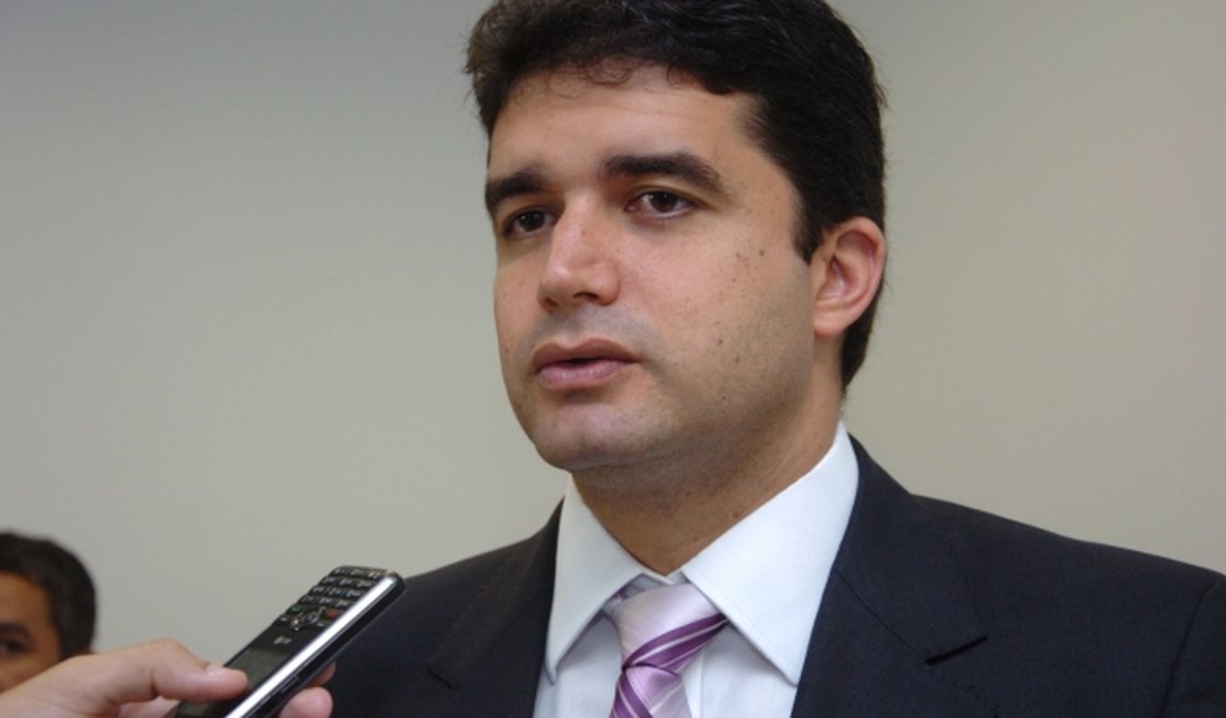 Prefeito de Maceió anuncia concurso público para Educação