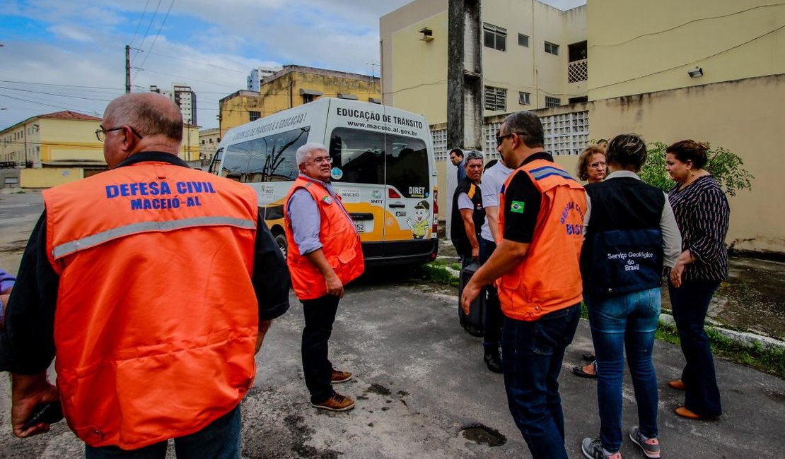 Grupo de trabalho discute estudo sobre fissuras no bairro do Pinheiro