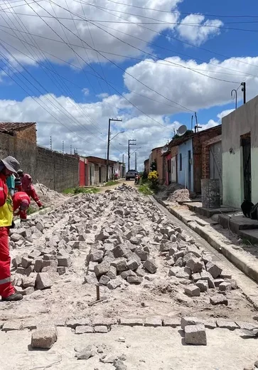 Prefeitura de Penedo amplia investimento em pavimentação de ruas