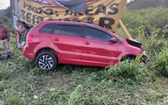Colisão entre dois carros deixa casal ferido em Passo de Camaragibe