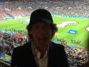 Adivinha onde estava Mick Jagger durante o jogo da Inglaterra?