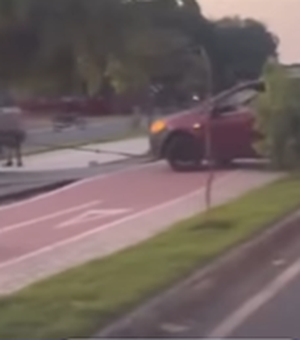 Motorista invade ciclovia e reboca carro em área exclusiva de lazer em Arapiraca