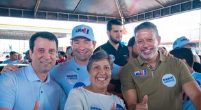 Arthur Lira reúne lideranças e promove grande adesivaço em Arapiraca