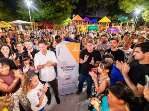 Prefeito Rodrigo Cunha entrega Praça Nossa Senhora das Graças revitalizada na Levada