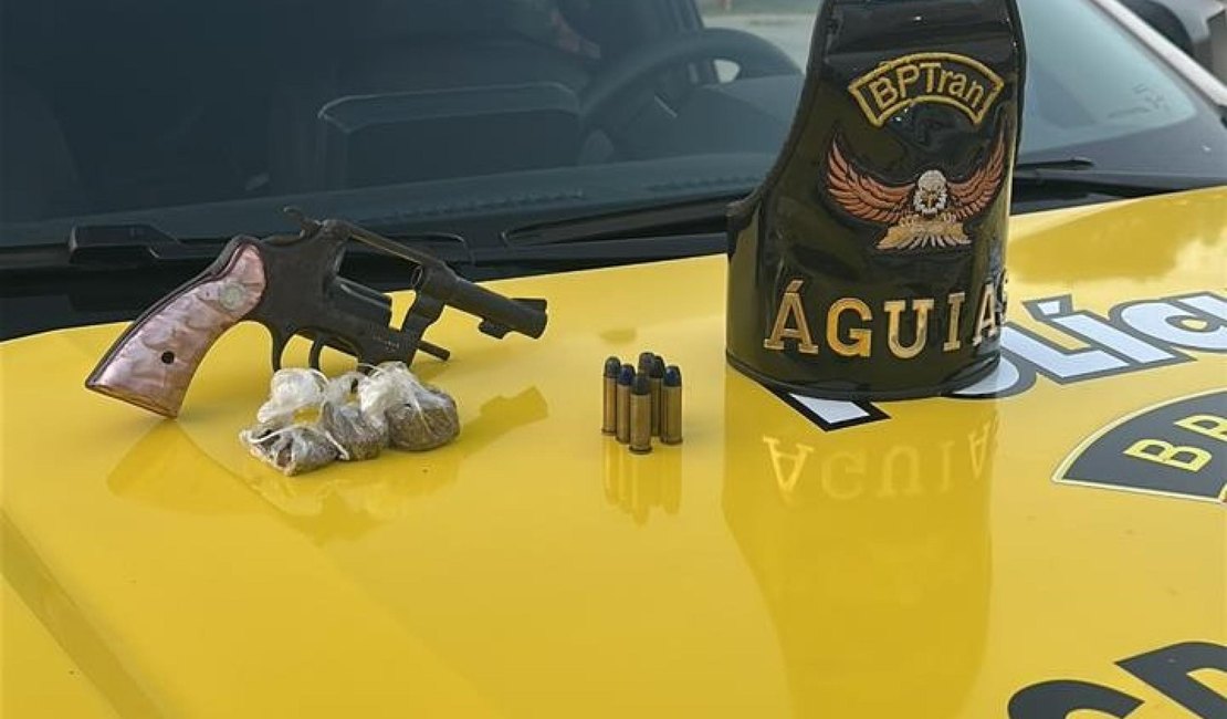 Homem armado é preso enquanto fazia delivery de maconha em Maceió