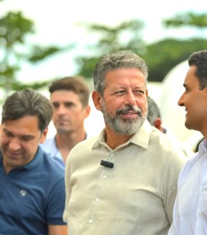 Arthur Lira e JHC abrem campanha com grande carreata em Maceió