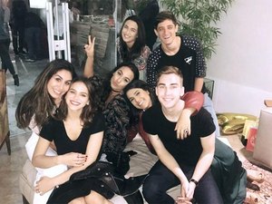 Enquanto Neymar anunciava término, Bruna se divertia em festa de amiga